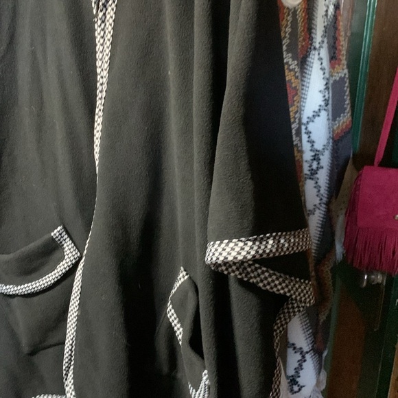 LeModa Cape - Picture 3 of 5